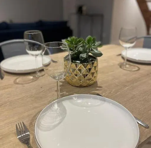 Plein Centre, Garage Recharge Voiture * Langres